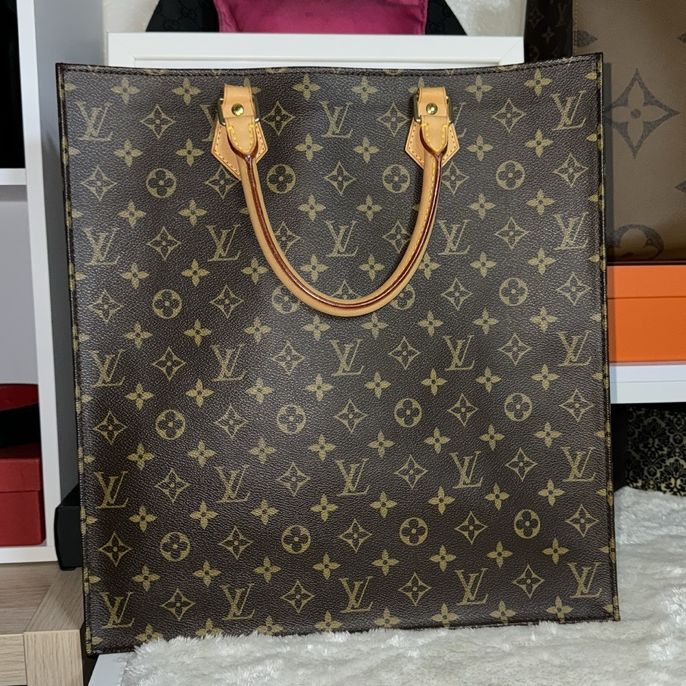LOUIS VUITTON
Monogram Canvas Sac Plat Tote Bag